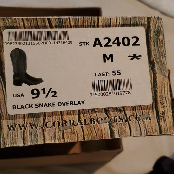 Corral Boots - Picture 2 of 3